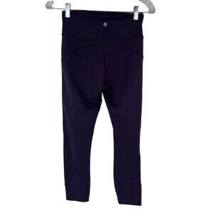 Lululemon Leggings Yoga Pants Cropped Womens Size 6 Purple Inside Pocket